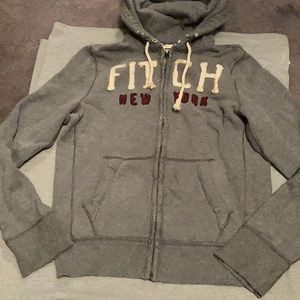 A men’s sweatshirt 😎